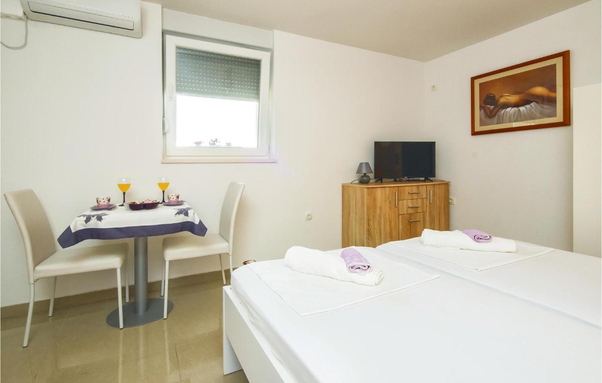 Nice Apartment In Mali Rat With Wifi Sumpetar Exterior foto